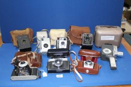 A quantity of vintage cameras to include; Kodak 620 Brownie,