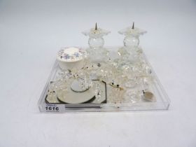 A quantity of crystal animals (some Swarovski) to include; swans, hedgehog, mouse, mini ducklings,