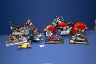 A quantity of model motorbikes including Indian Chief, Maisto motorbike and sidecar,