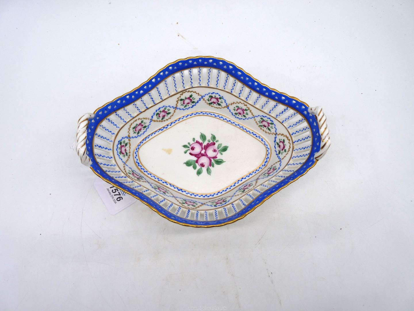 A quatrefoil shaped dish with open work sides, twisted handles and floral decoration. - Image 2 of 3