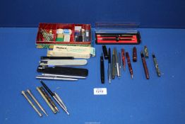 A quantity of pens and propelling pencils including Eversharp, Osmiroid fountain pen,