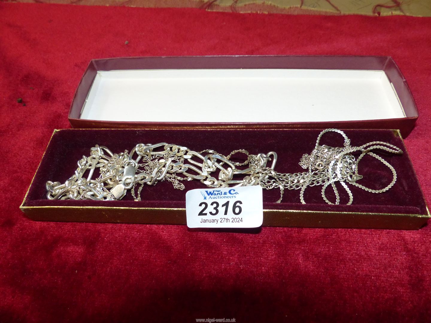 A small quantity of various 925 silver chains.