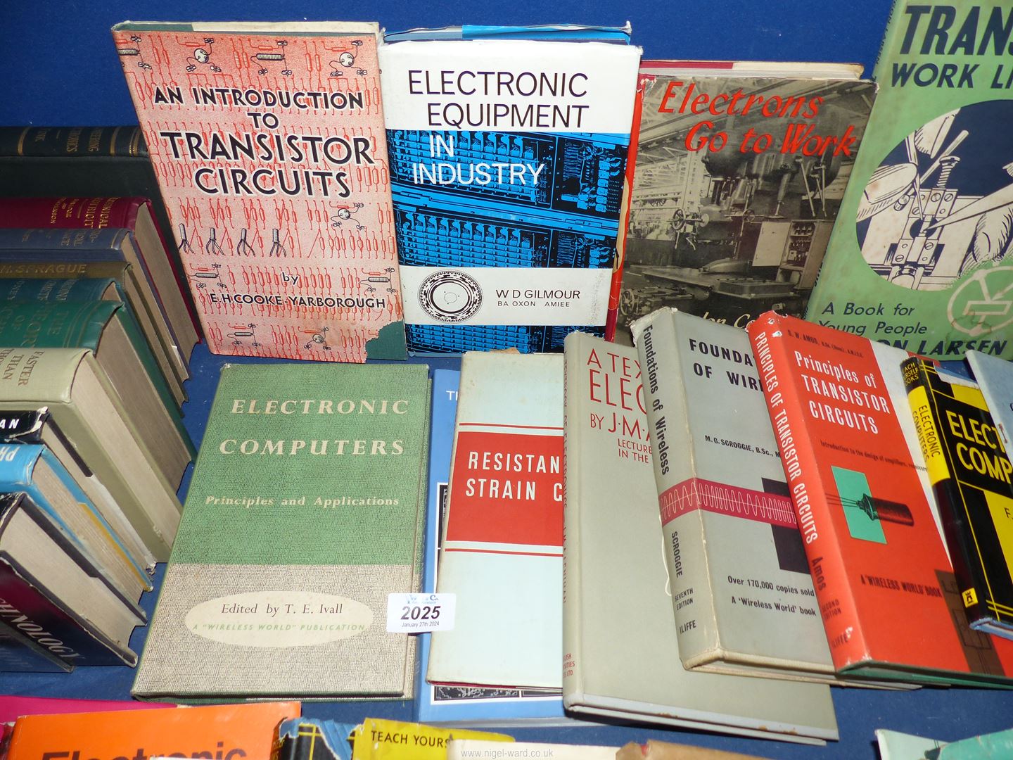 A quantity of books on electronic equipment, transistors, hydraulics, etc. - Image 4 of 5
