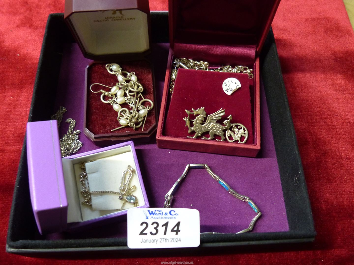 A small quantity of silver jewellery including 925 silver Welsh dragon, sterling T-bar necklace,