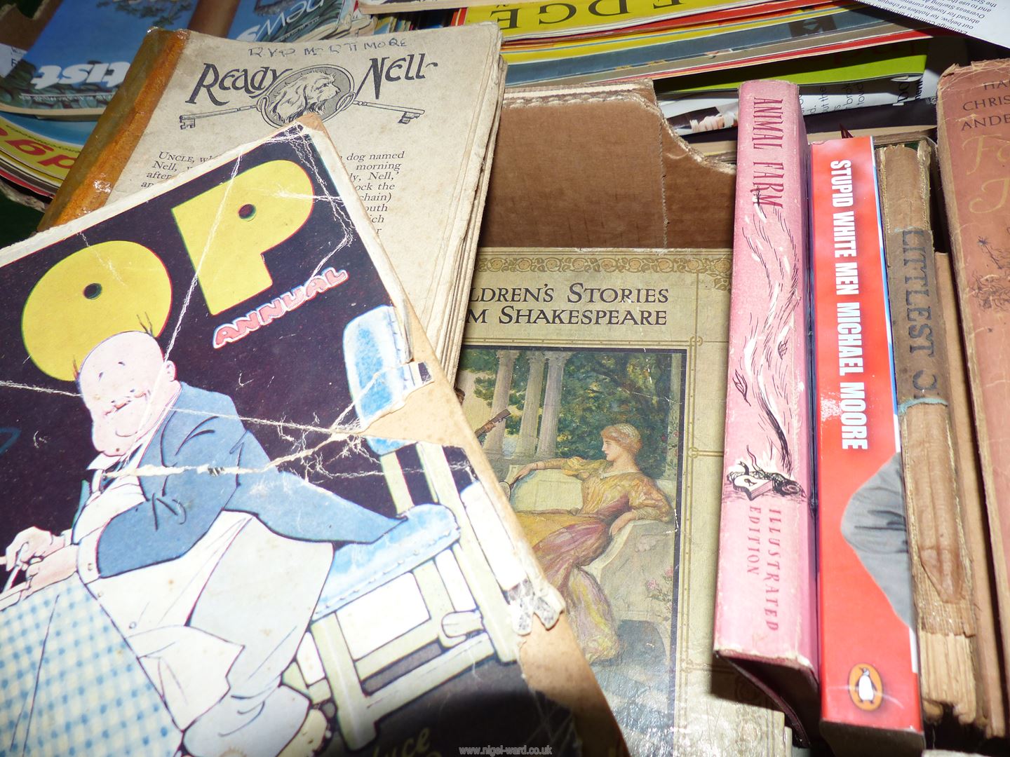 A box of books to include Captain Boldheart by Charles Dickens, Animal Farm by George Orwell, - Image 3 of 25