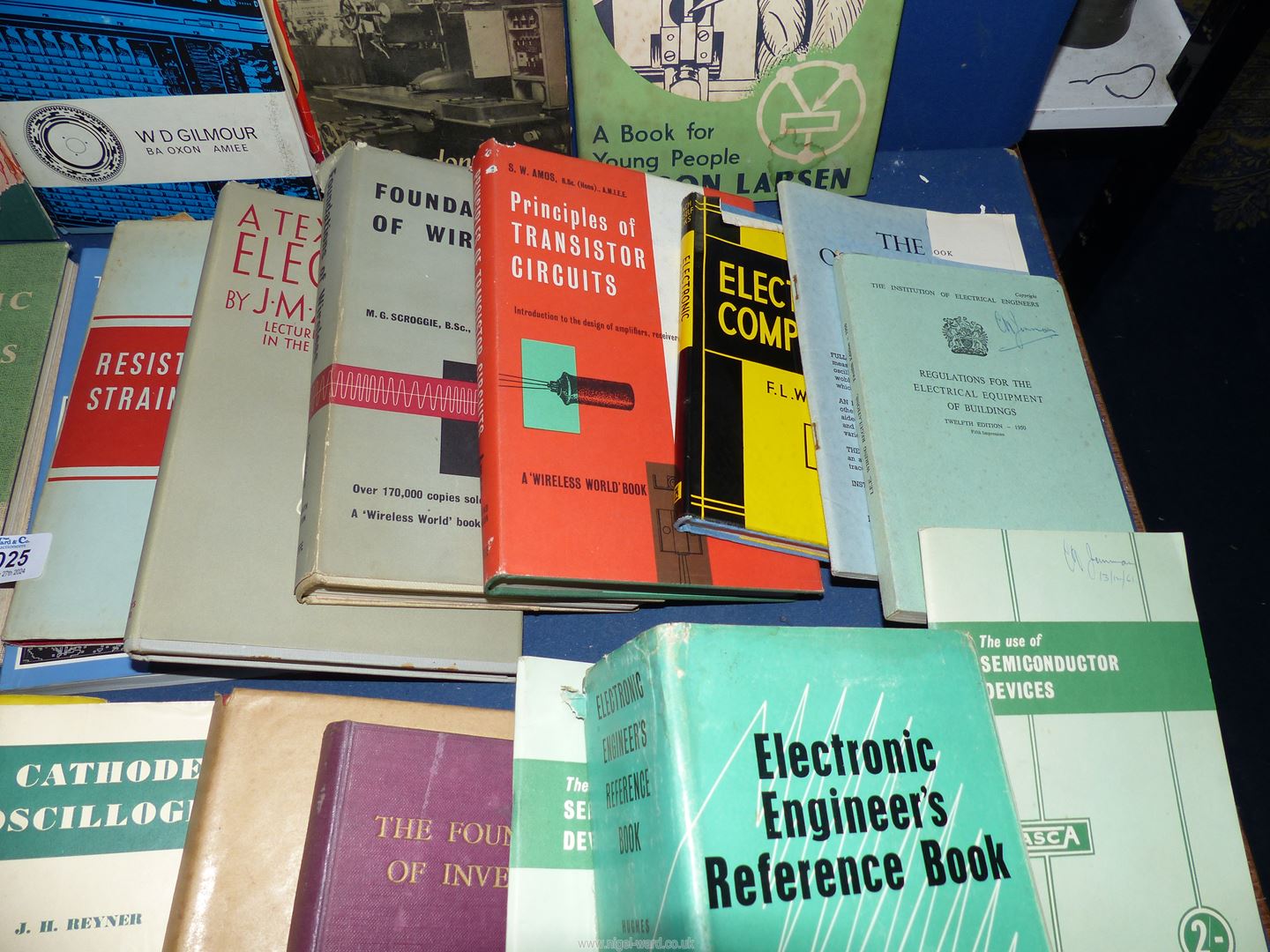 A quantity of books on electronic equipment, transistors, hydraulics, etc. - Image 5 of 5