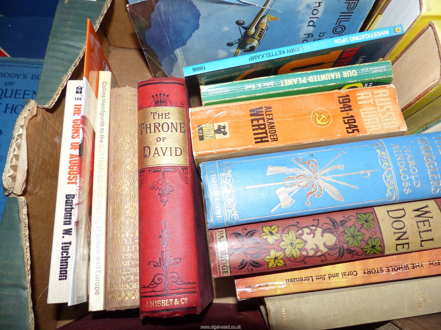 A box of books including The Queen's Dolls' House, Huckleberry Fin, Lorna Doone, - Image 5 of 6