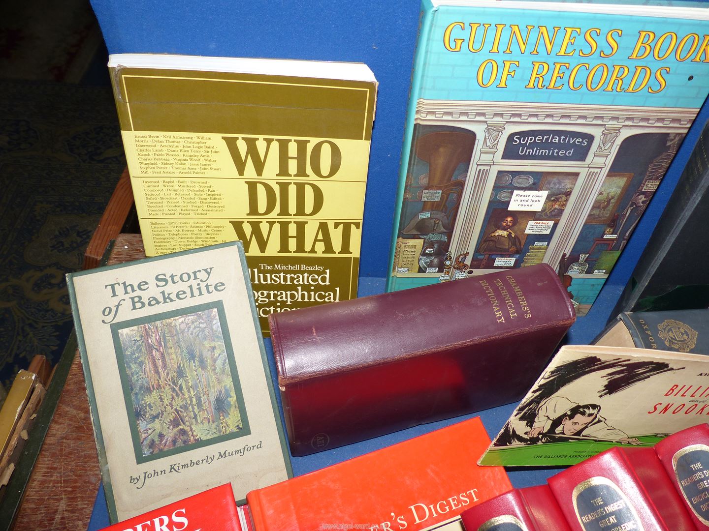 A box of books including a quantity of encyclopedias and dictionaries, etc. - Image 2 of 5