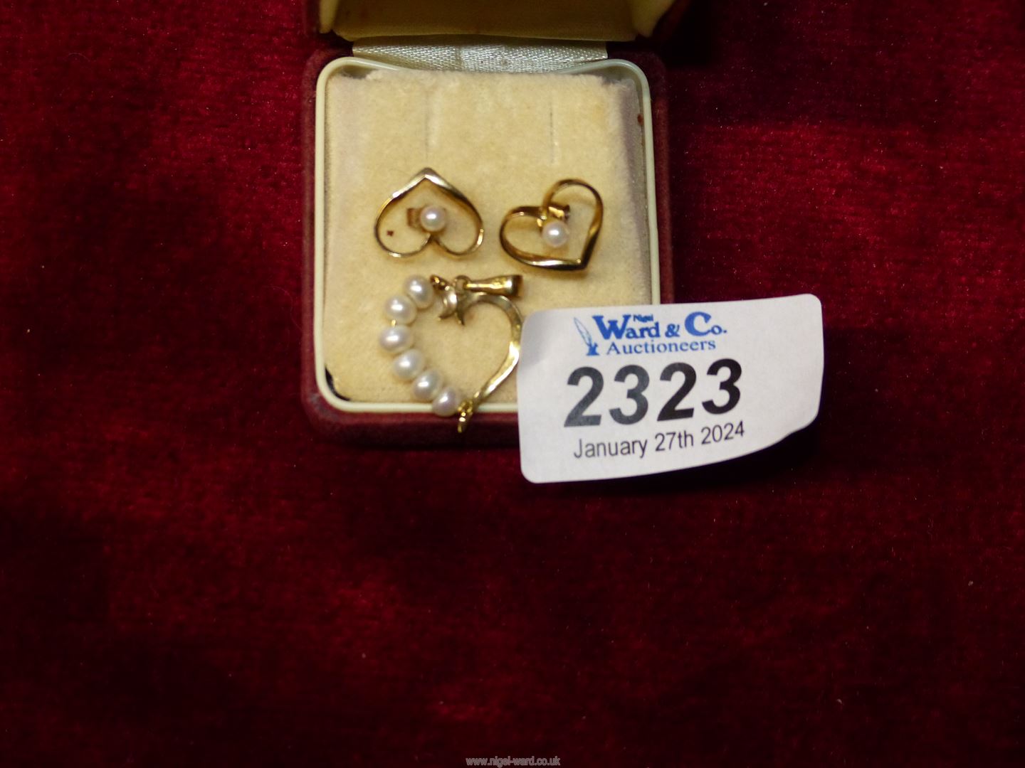 A 9ct gold and pearl heart pendant and earrings set. - Image 2 of 2