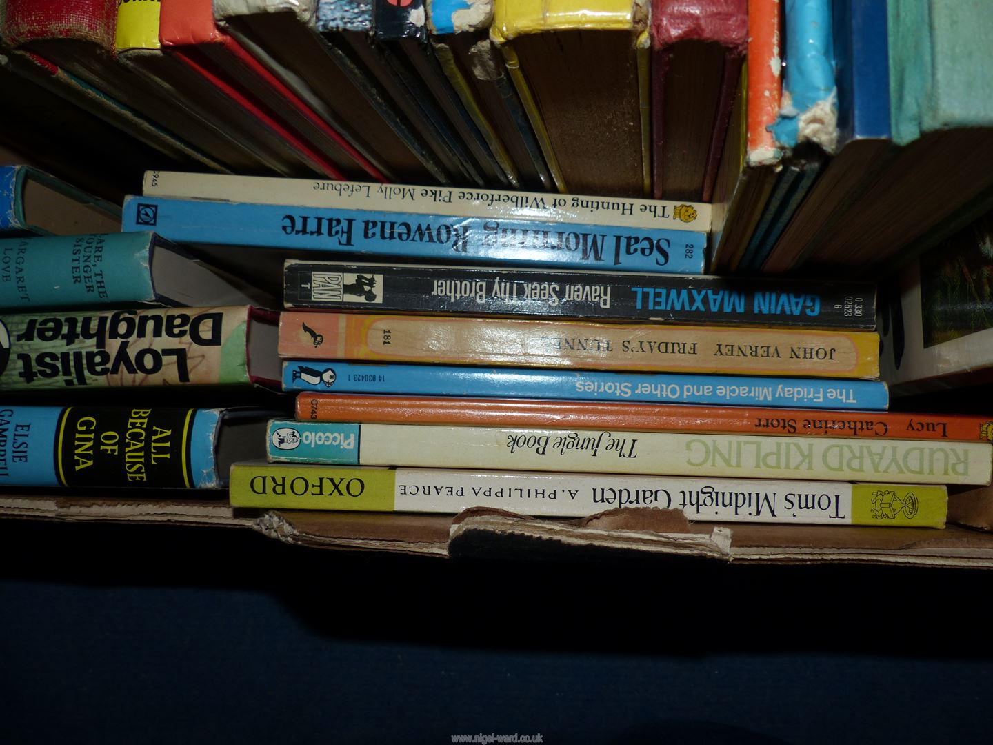 A quantity of children's books including Blue Peter Annual, Lorna Doone, Kidnapped, etc. - Image 4 of 5