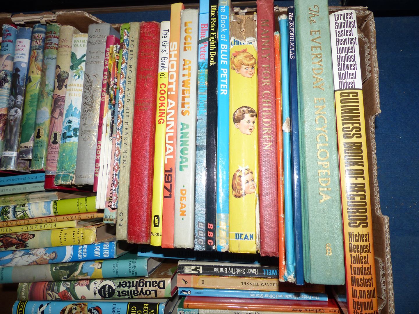 A quantity of children's books including Blue Peter Annual, Lorna Doone, Kidnapped, etc. - Image 3 of 5