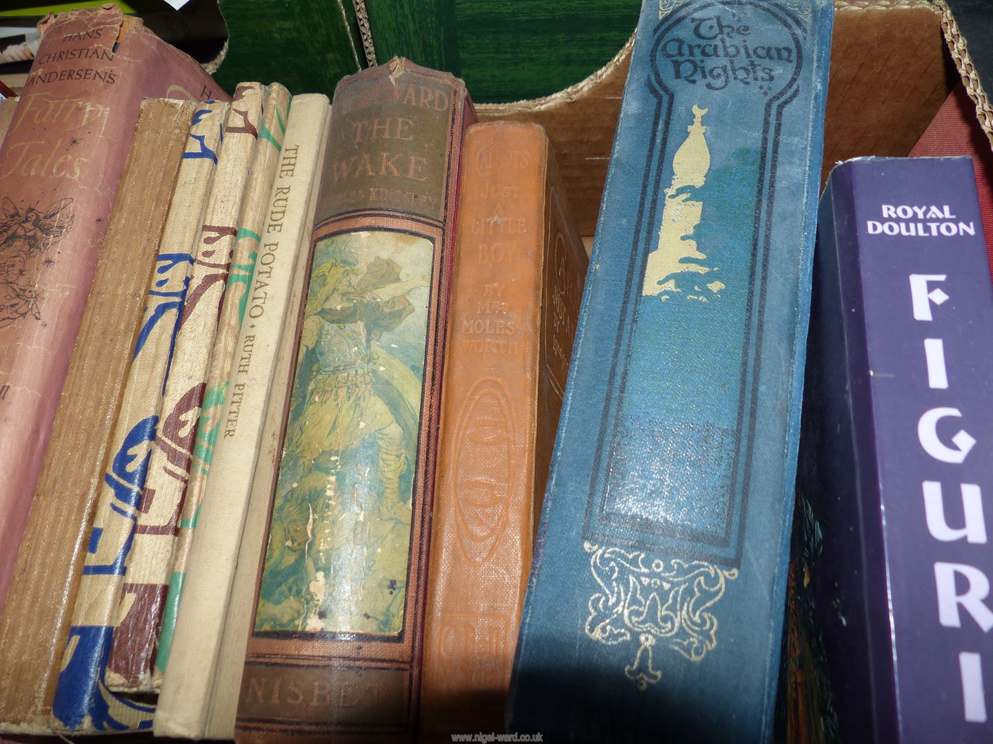 A box of books to include Captain Boldheart by Charles Dickens, Animal Farm by George Orwell, - Image 2 of 25