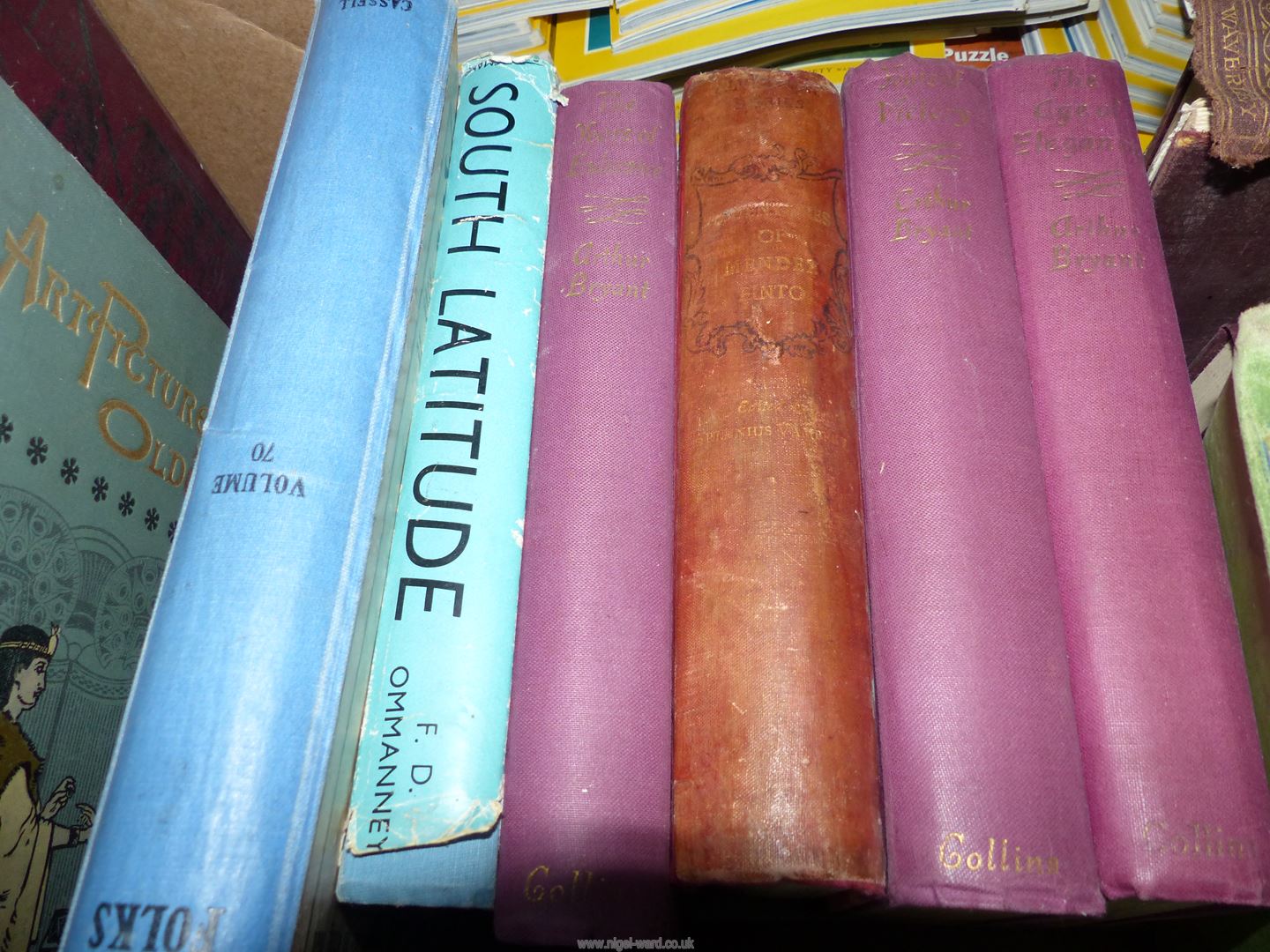 Box of Books to include 'Round the Coast', 'Art and Pictures from the old Testament' , - Image 3 of 4