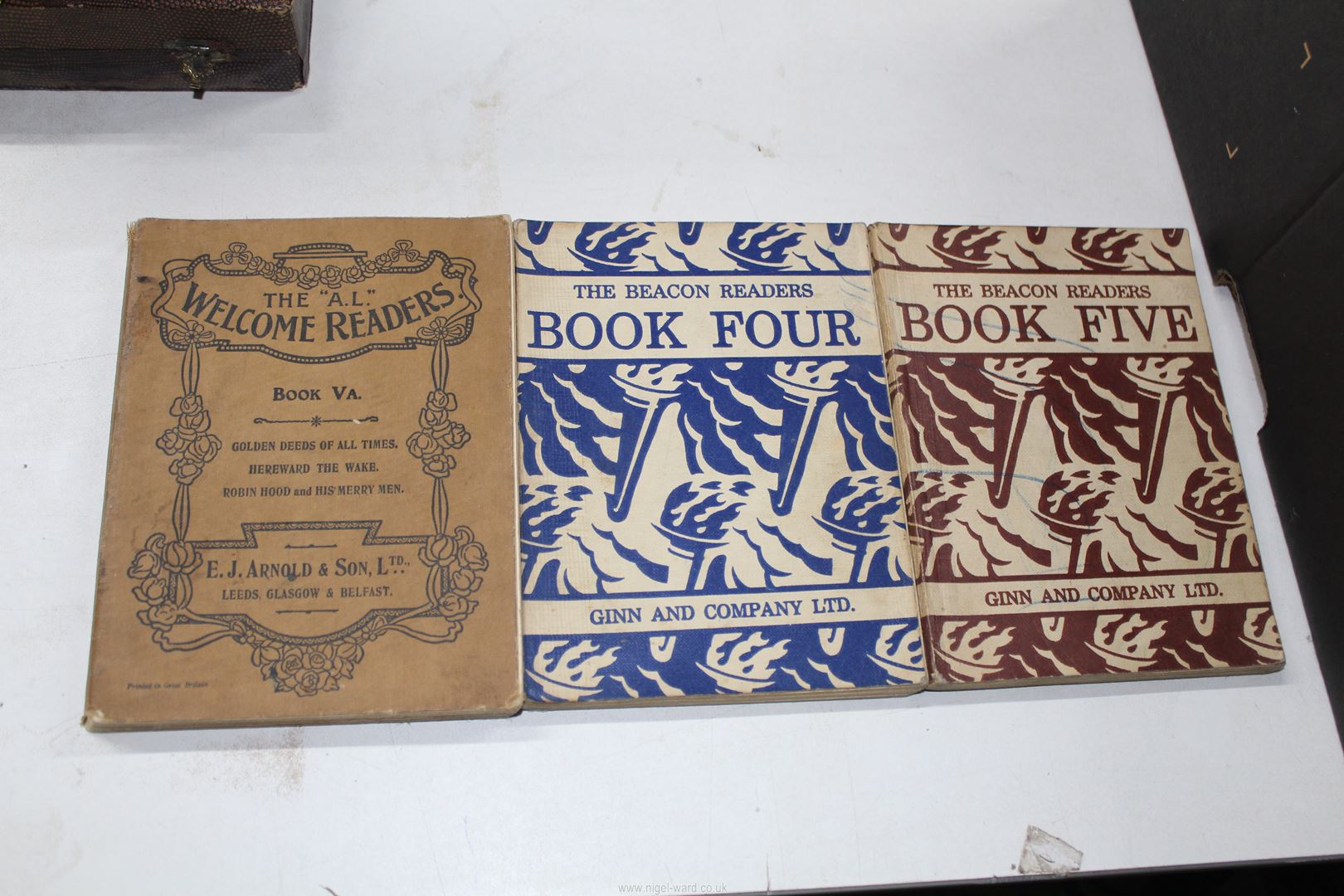 A box of books to include Captain Boldheart by Charles Dickens, Animal Farm by George Orwell, - Image 6 of 25