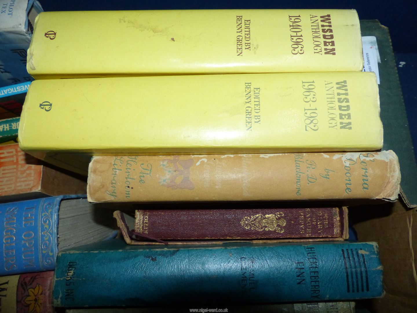 A box of books including The Queen's Dolls' House, Huckleberry Fin, Lorna Doone, - Image 4 of 6