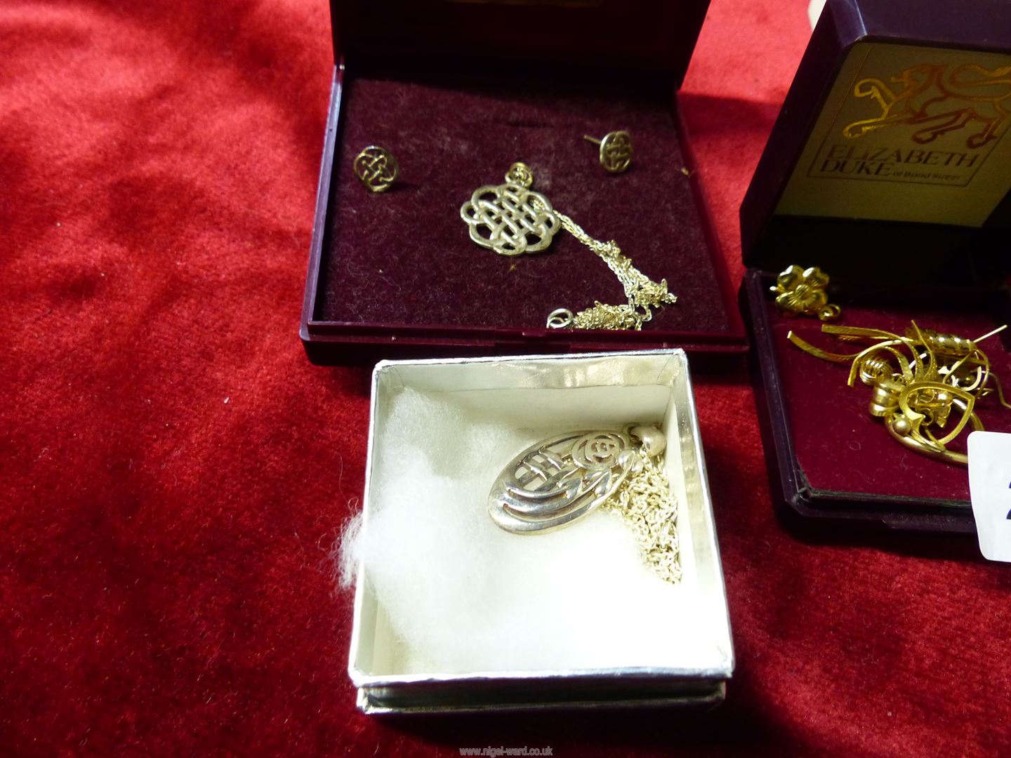 A small quantity of 925 silver jewellery including Mackintosh style Celtic Knot earrings and - Image 2 of 4