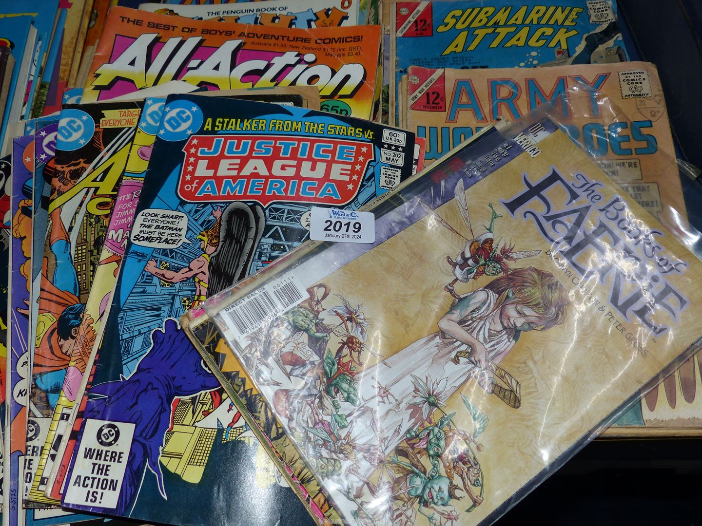 A small case and a box of children's annuals and comics including Battle Annuals, Tomahawk, Batman, - Image 4 of 5