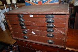 A table top plan chest of six drawers.