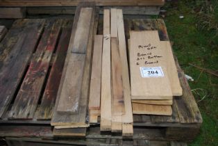 Mixed Oak 6" boards and 2 x 1" boards.