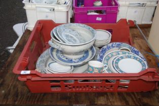 A box of mixed blue & white china.