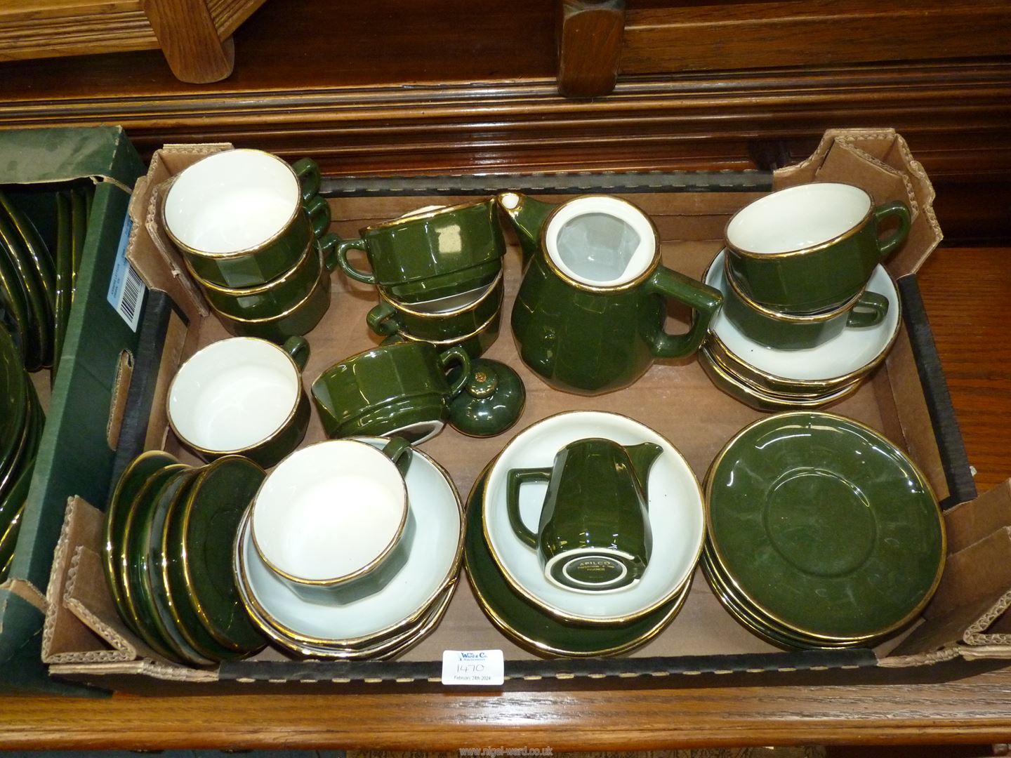 A good quantity of green and gold Aplico dinner and teaware. - Image 3 of 3