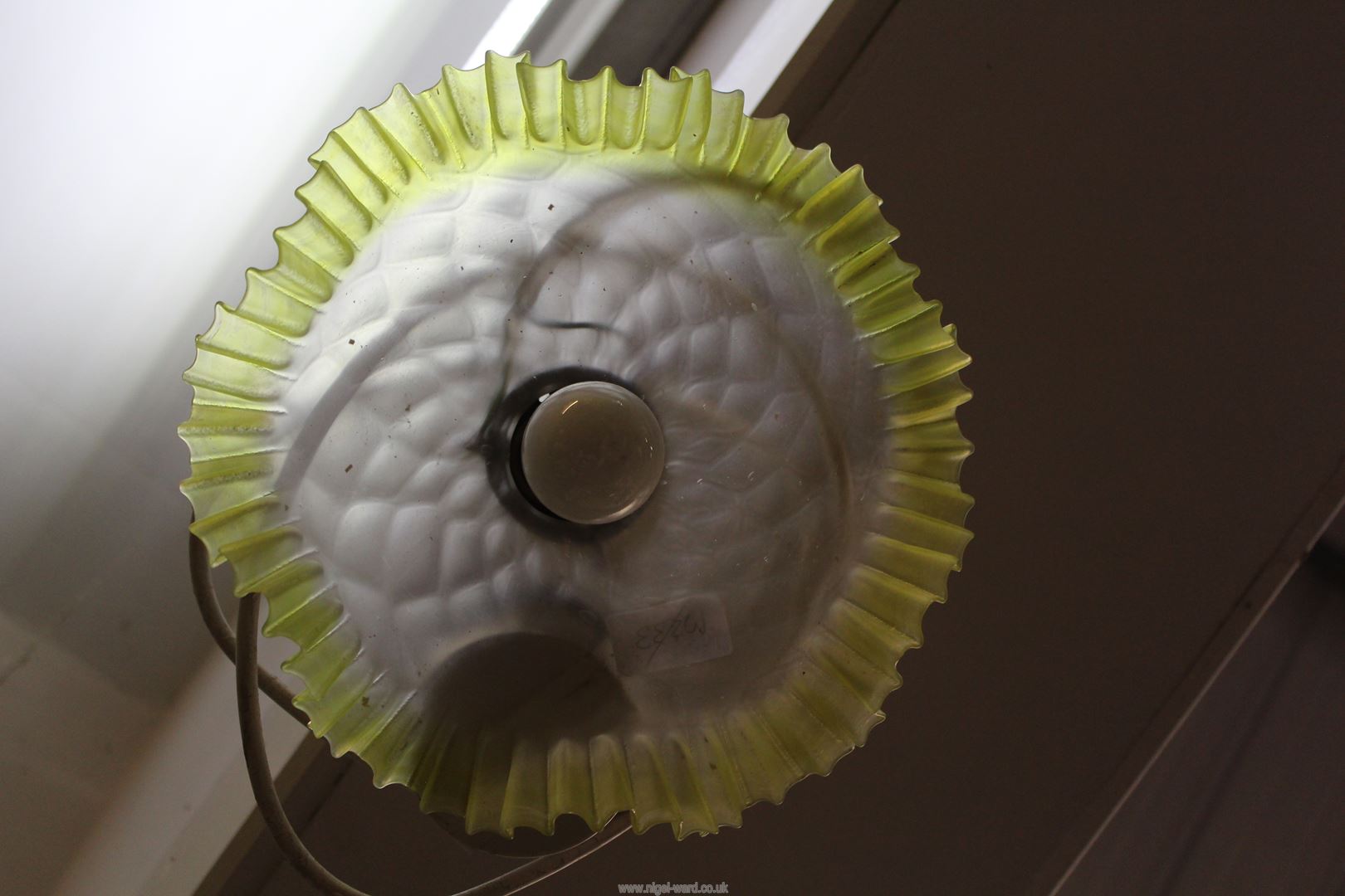 A vintage ceiling shade to white to yellow frosted glass with frilled edges, 10'' diameter. - Image 3 of 4