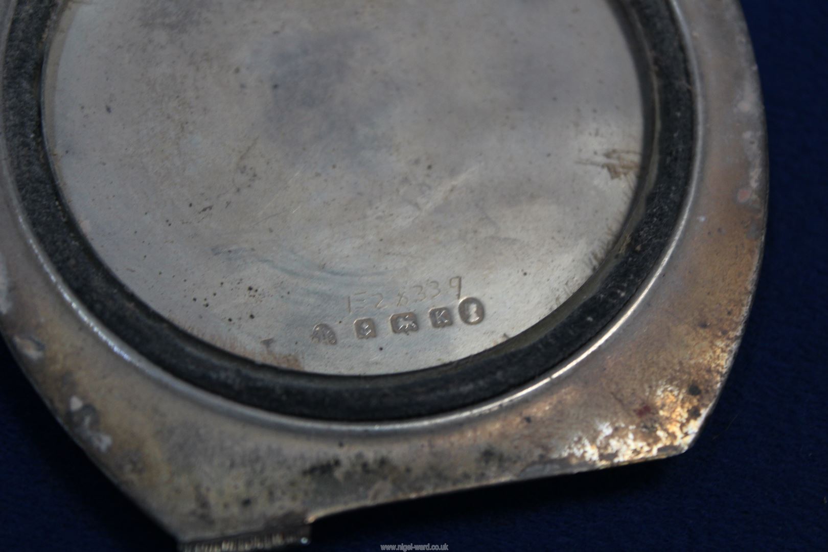 A silver Compact with blue enamel lid, Birmingham 1934, makers Adie Bros. Ltd. - Image 3 of 3
