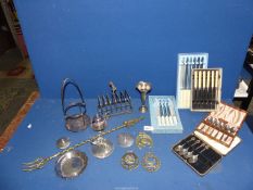 A quantity of plated items including; cutlery, toast rack, bud vase,
