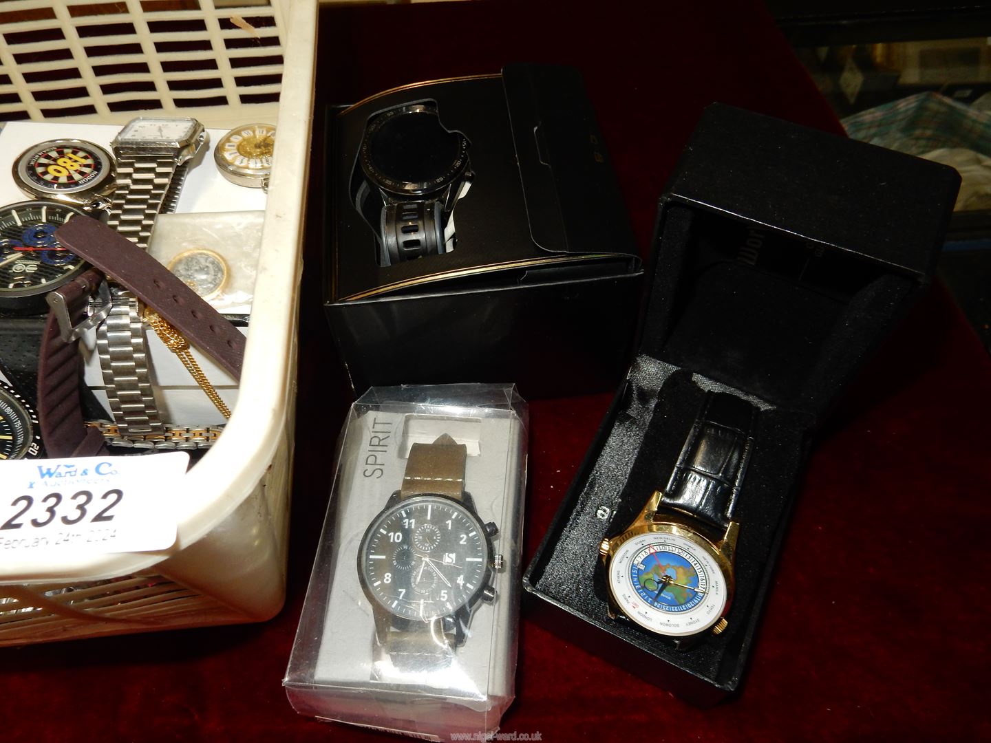 A quantity of contemporary geny's wristwatches including boxed Fossil, Huawei, etc. - Image 2 of 3