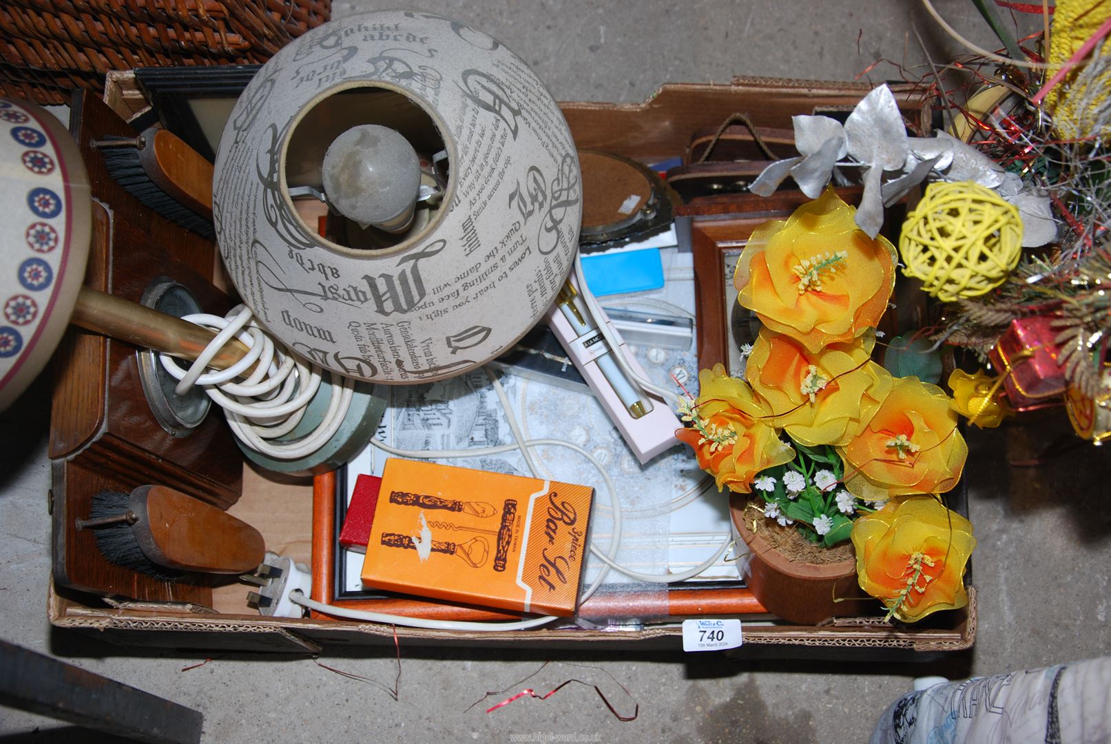 A quantity of miscellaneous including artificial flowers, clock, etc. - Image 2 of 2