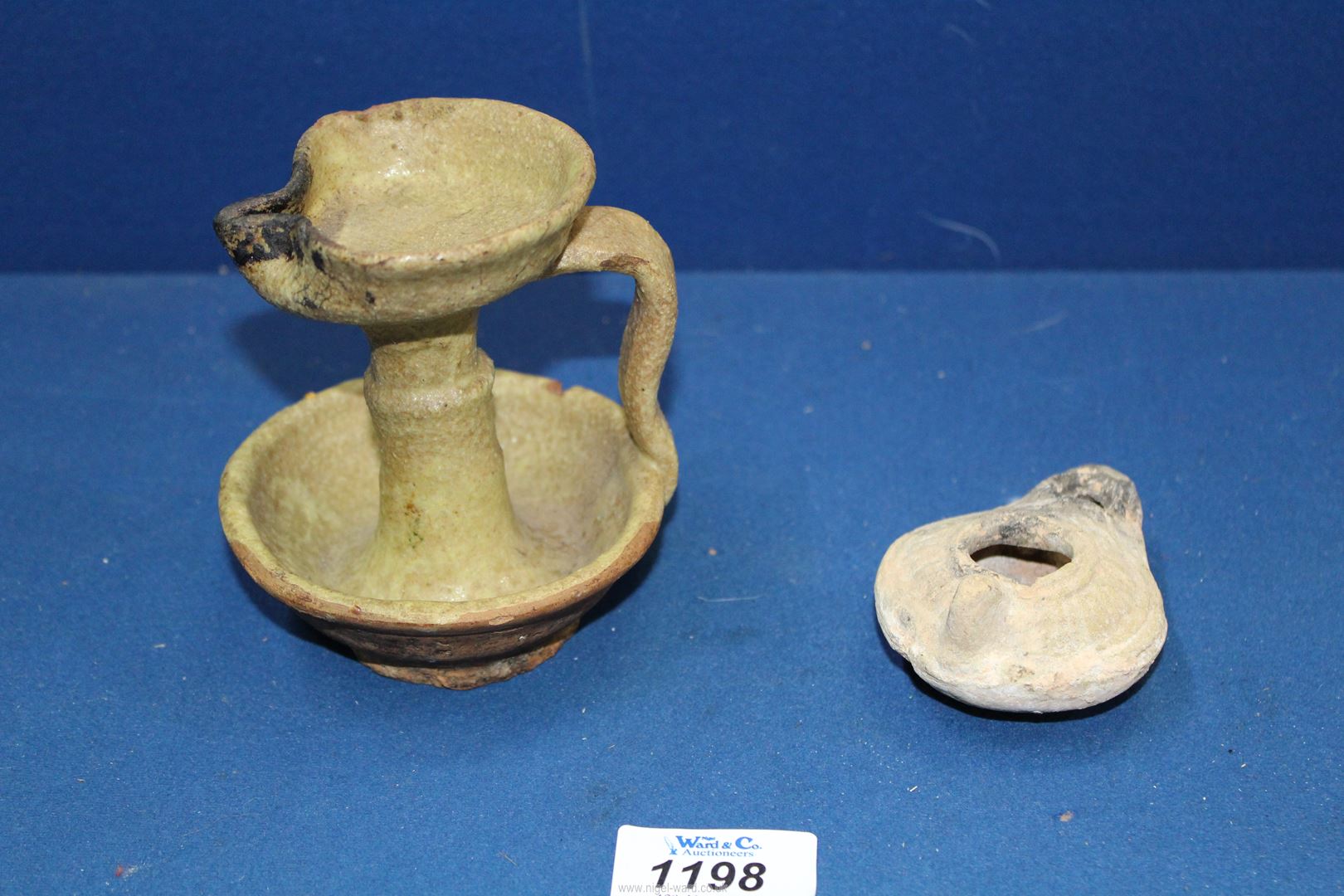A fine early Islamic terracotta oil lamp, - Image 2 of 3