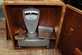 An Avery weighing Scales in travelling case (lacking weights).