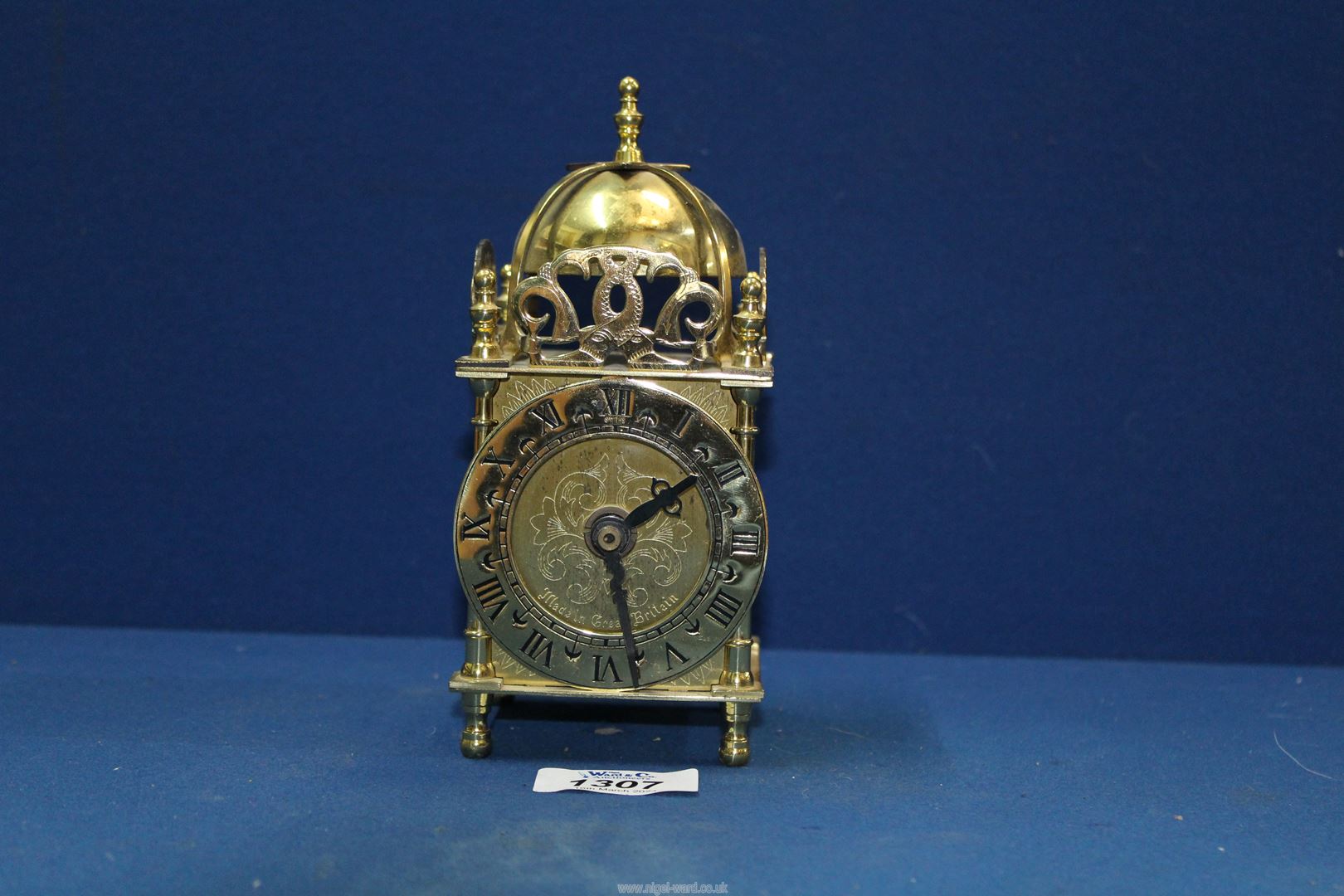 A small Lantern clock with battery movement. - Image 2 of 3