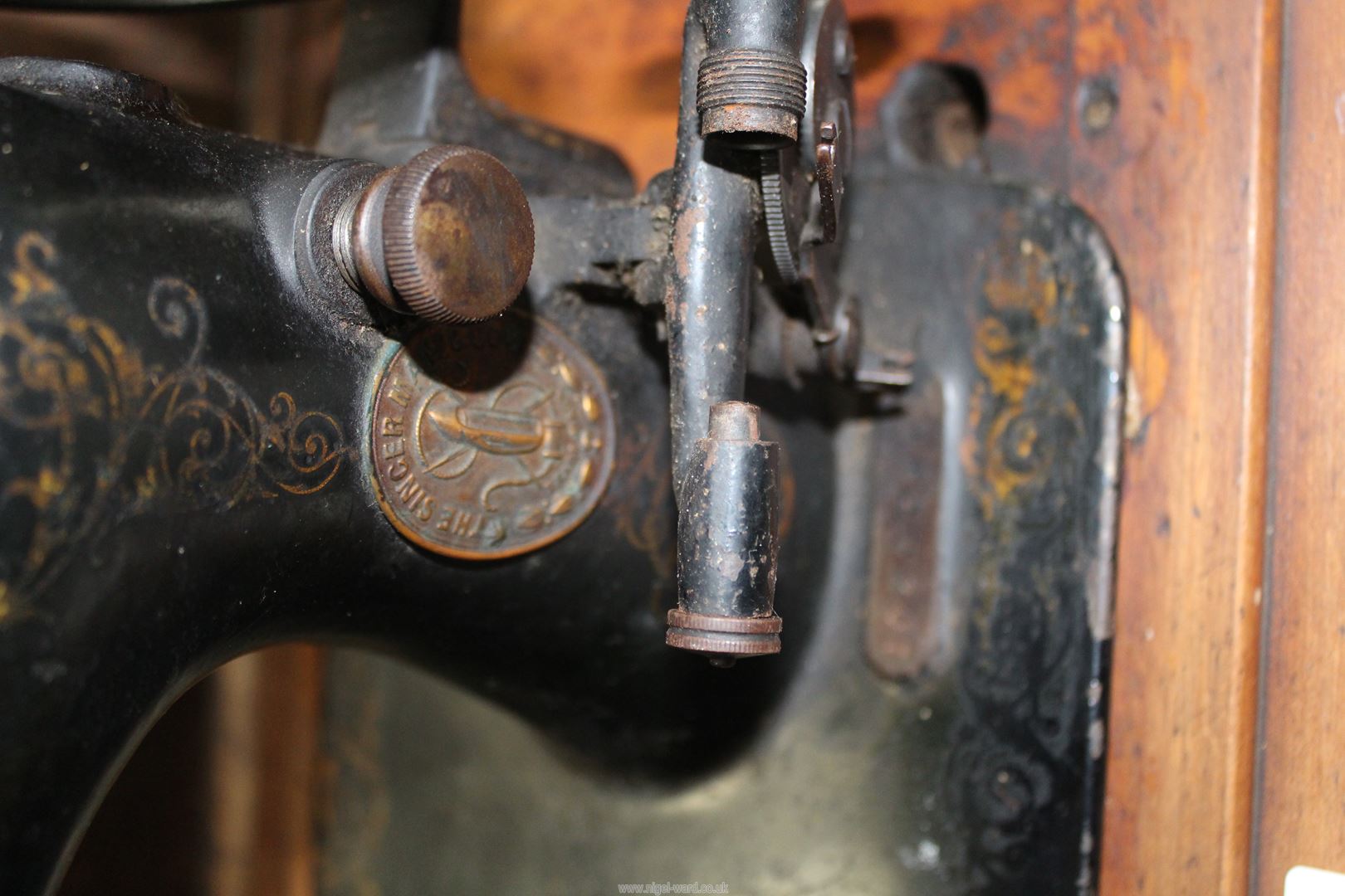 A hand Singer sewing machine in bentwood case. - Image 3 of 4
