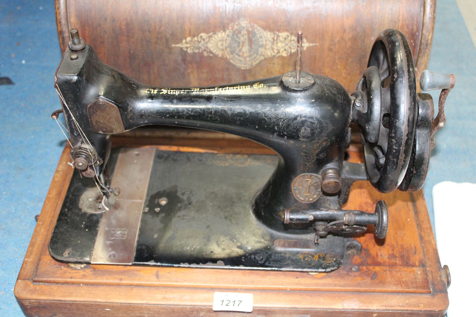 A hand Singer sewing machine in bentwood case. - Image 2 of 4