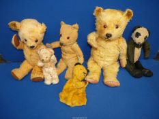 A small quantity of Teddy bears including Sooty hand puppet, Panda (worn condition), jointed, etc.