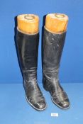 A pair of gents Riding boots with solid wood stretchers, size 8/9, used.