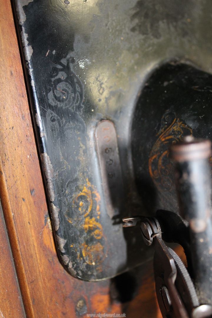 A hand Singer sewing machine in bentwood case. - Image 4 of 4