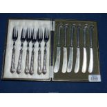 A cased set of Butter Knives with Sheffield Silver handles dated 1917 & a set of 6 Cake Forks with