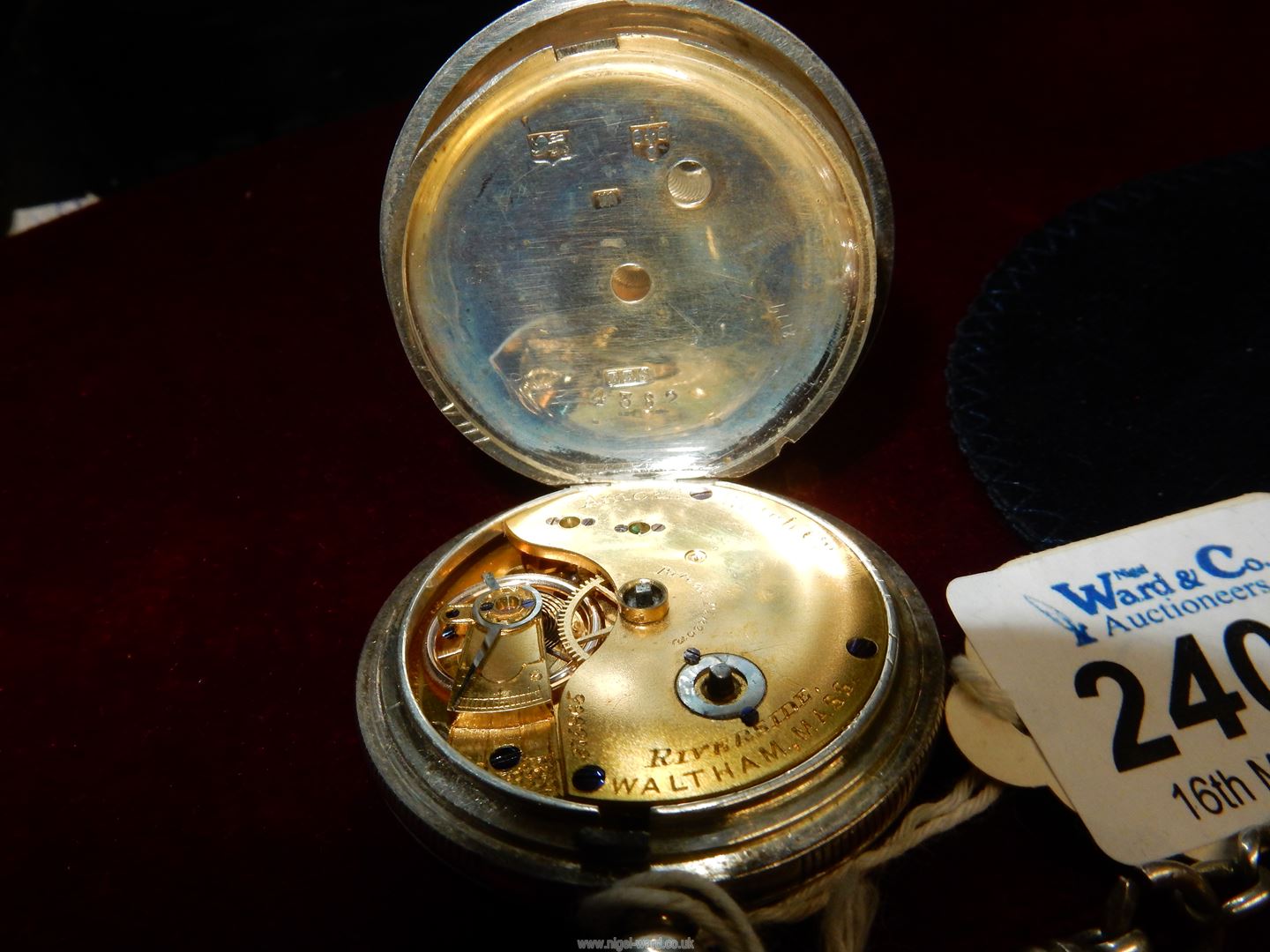 A most appealing silver cased key-wound gentleman's pocket watch having engine-turning to the case - Image 3 of 5