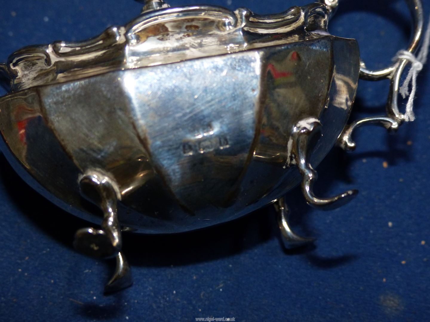 A Silver Salt with blue glass liner, Birmingham 1901, weight without liner 93.5g. - Image 2 of 3