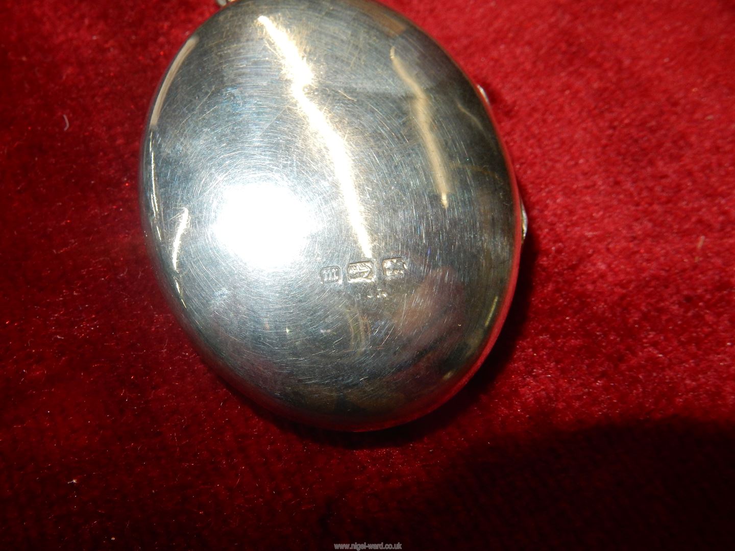 A Silver locket, Birmingham 1911. - Image 2 of 2