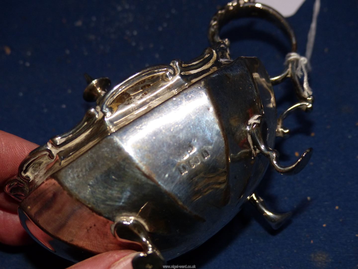 A Silver Salt with blue glass liner, Birmingham 1901, weight without liner 93.5g. - Image 3 of 3