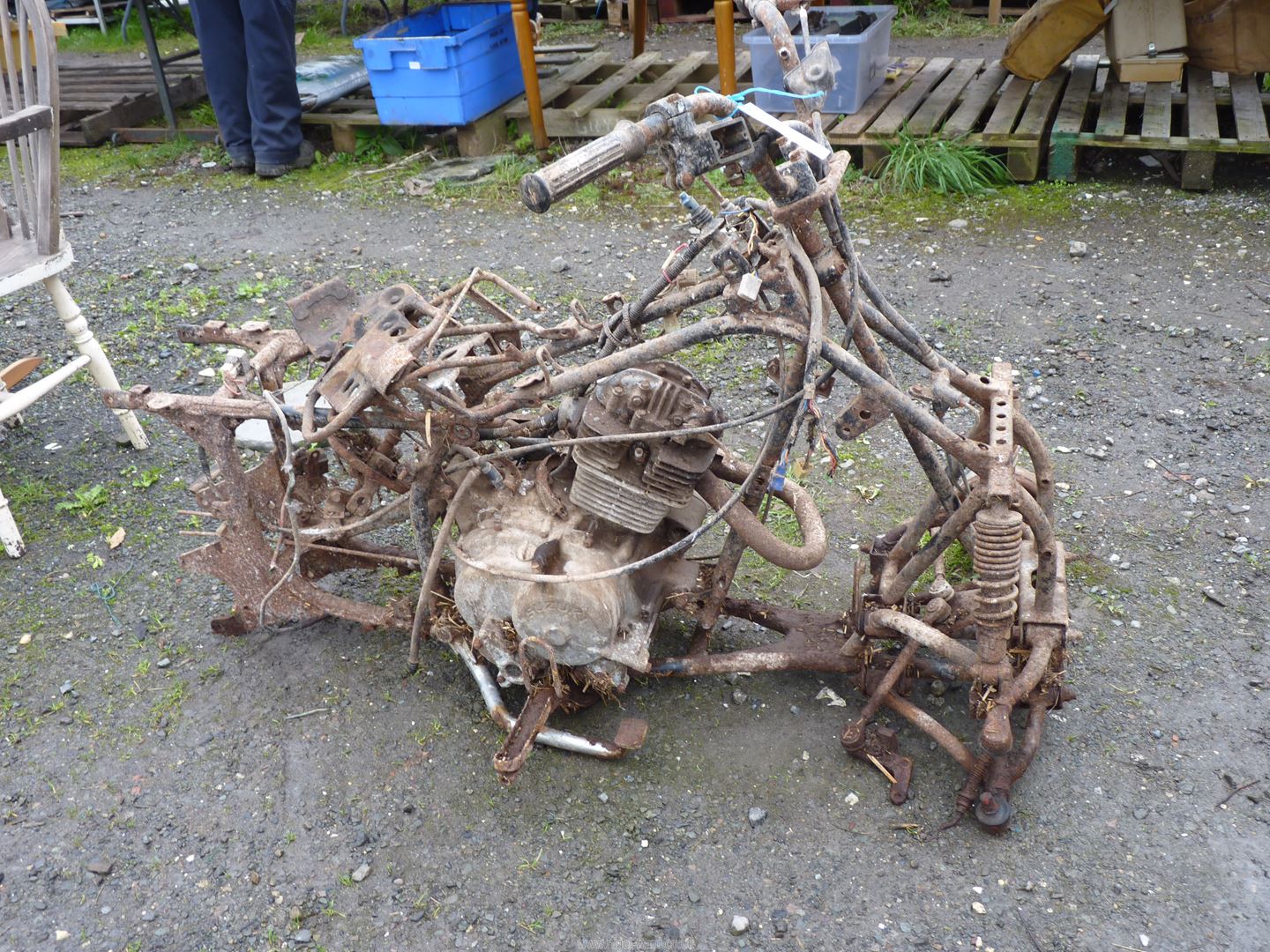 A Suzuki Quad Bike frame, parts and engine/gearbox unit (shaft drive). Engine does NOT turn. - Image 2 of 5