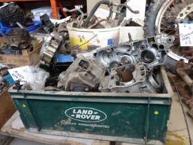 Mixed engine parts including a crankcase no. YZ250 - 000757, gearbox shafts and gears, etc.