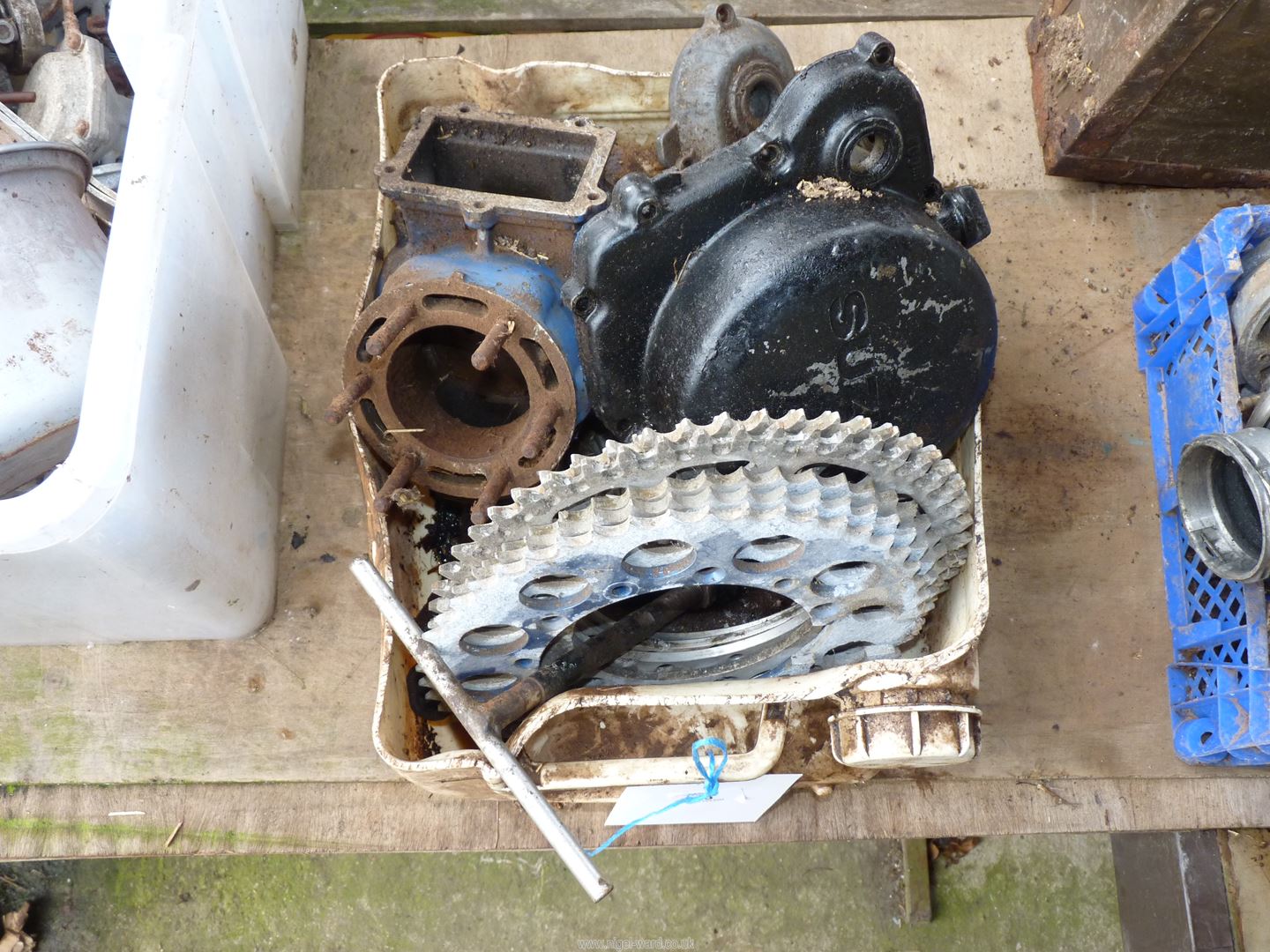 Suzuki engine parts, six rear sprockets, etc.