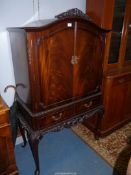 An elegant flame Mahogany Cocktail/Drinks Cabinet,