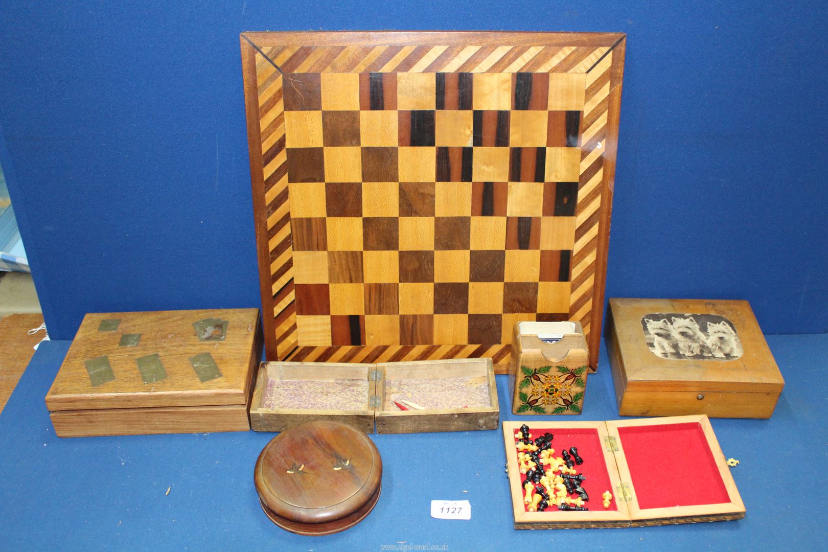 A quantity of gaming treen including; large Chess board, travelling Chess set, travelling Roulette, - Image 2 of 5