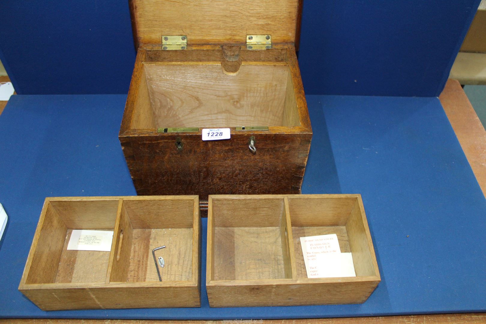 An Oak Box having hinged lid with two lift-out double sectioned compartments with two locks and one - Image 3 of 3