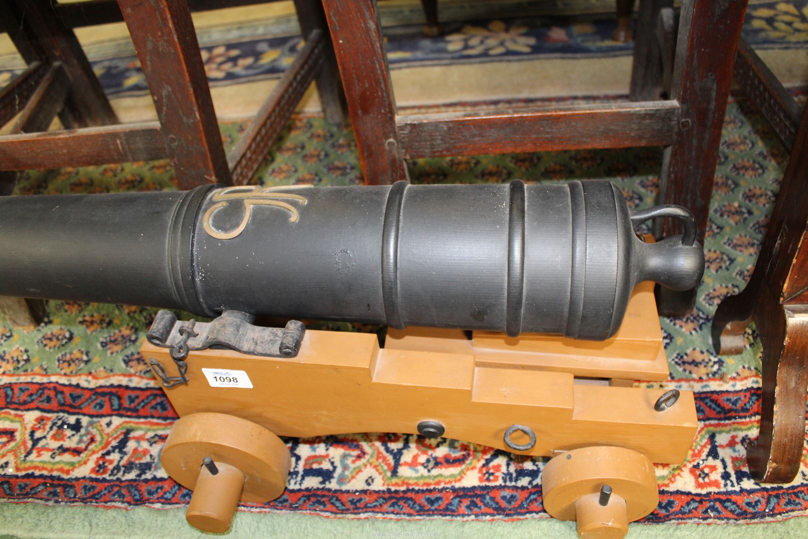 A contemporary model of a Cannon, 29'' long x 11'' high overall (for display purposes only, - Image 2 of 2